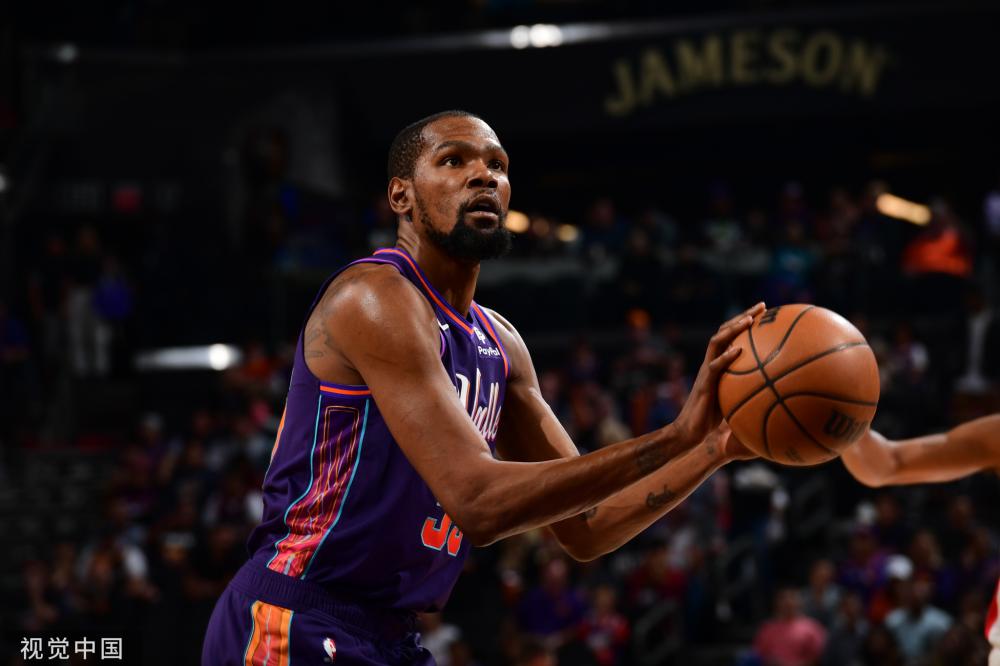 足球继续前 足球继续前