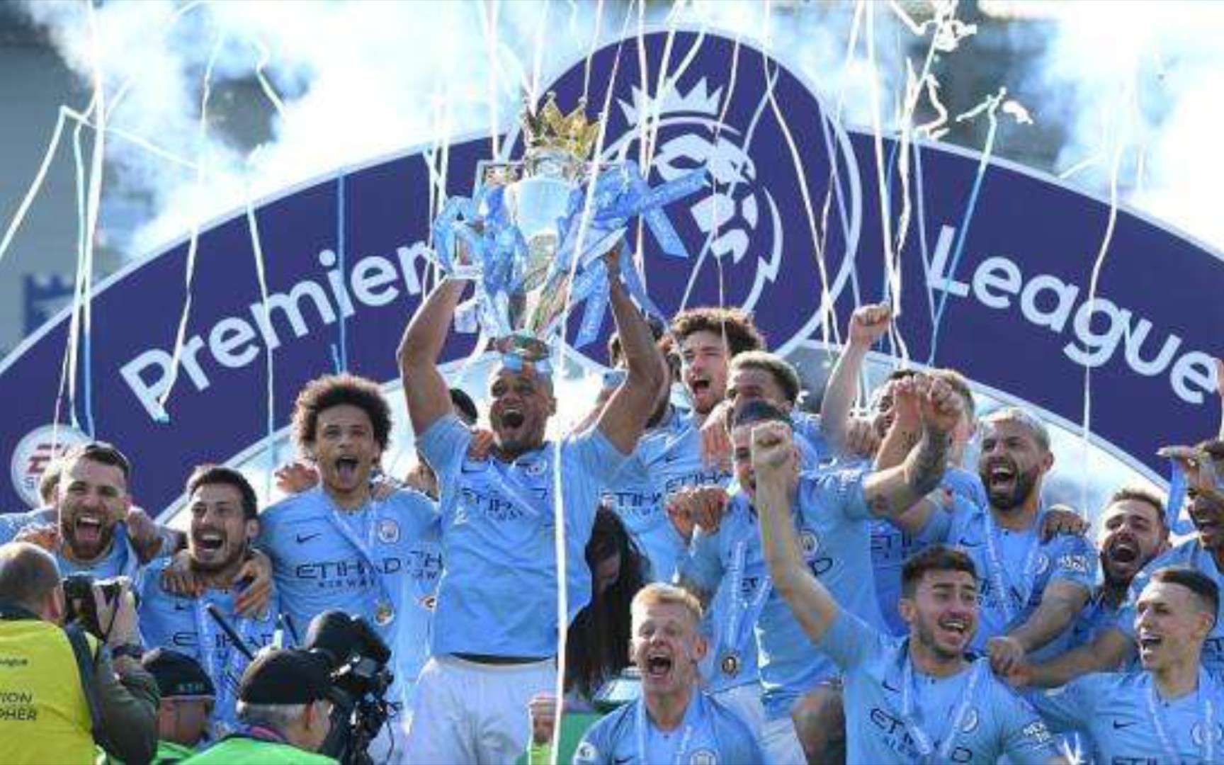 队在转会窗 队在转会窗